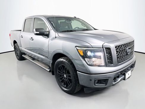 Used 2019 Nissan Titan SV w/ SV Convenience Package AWD/4WD image 3