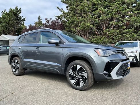 New 2025 Volkswagen Taos SE image 2