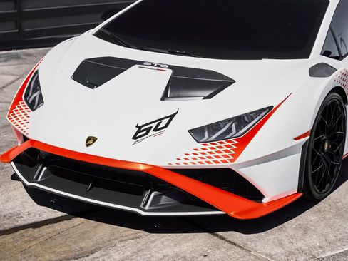 Used 2024 Lamborghini Huracan STO RWD image 5