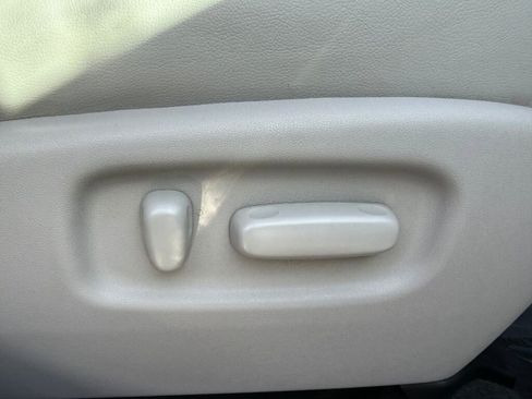 Used 2013 Toyota Highlander Limited image 33