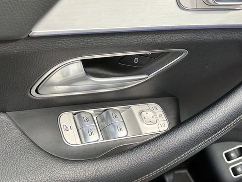 Used 2024 Mercedes-Benz GLE 450e 4MATIC image 5