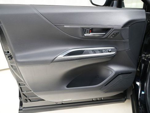 Used 2021 Toyota Venza XLE image 34