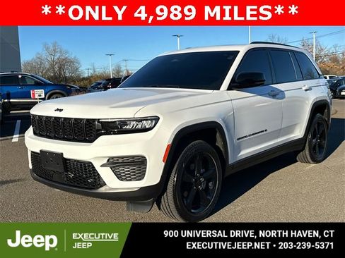 Used 2025 Jeep Grand Cherokee Altitude image 5