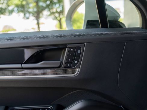 Used 2025 Porsche Cayenne Turbo image 28