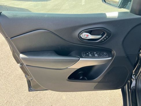 Used 2022 Jeep Cherokee Limited image 15