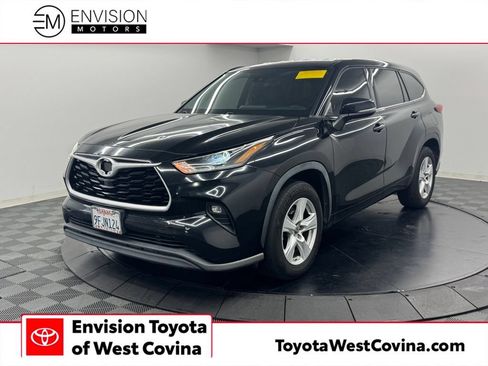 Used 2021 Toyota Highlander LE FWD image 1