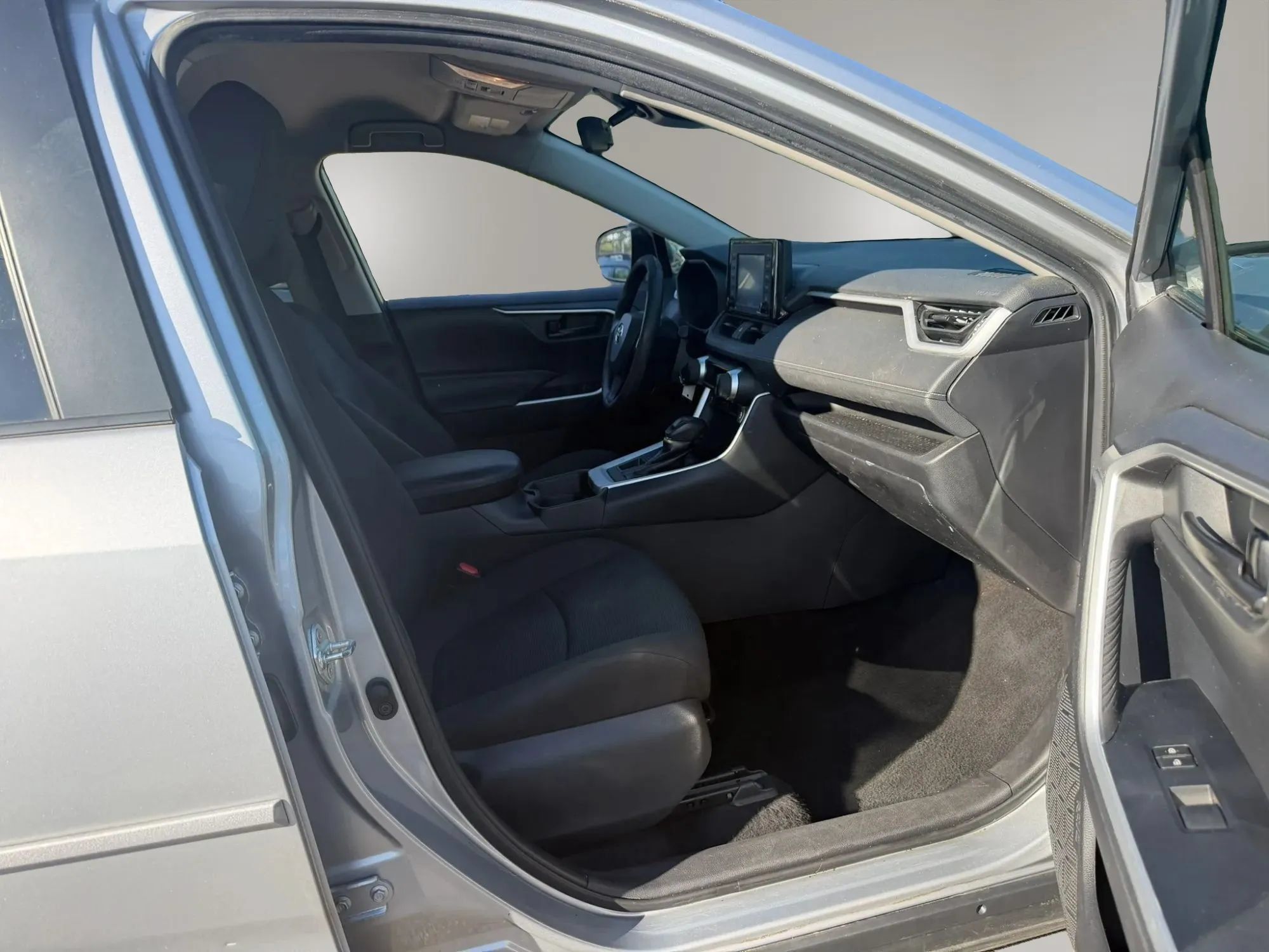 Used 2021 Toyota RAV4 LE AWD/4WD image 28