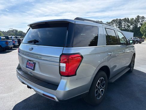 Used 2024 Ford Expedition XLT AWD/4WD image 6