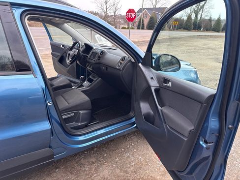 Used 2017 Volkswagen Tiguan Limited w/ Premium Package image 13