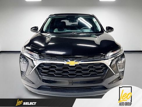 Used 2024 Chevrolet Trax LS w/ LS Convenience Package FWD image 2