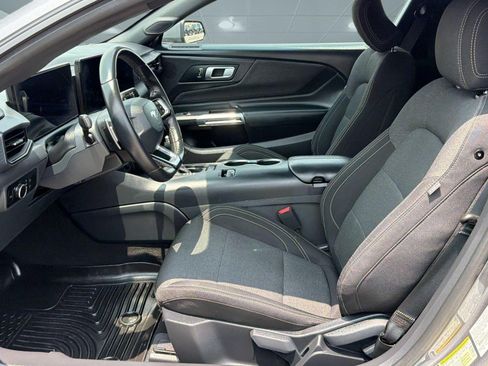 Used 2024 Ford Mustang GT RWD image 5