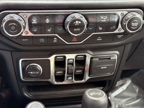 Used 2023 Jeep Wrangler Unlimited Sahara w/ Cold Weather Group AWD/4WD image 16