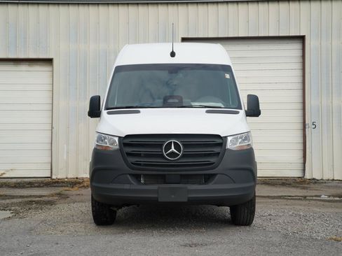 Used 2025 Mercedes-Benz Sprinter 2500 image 2