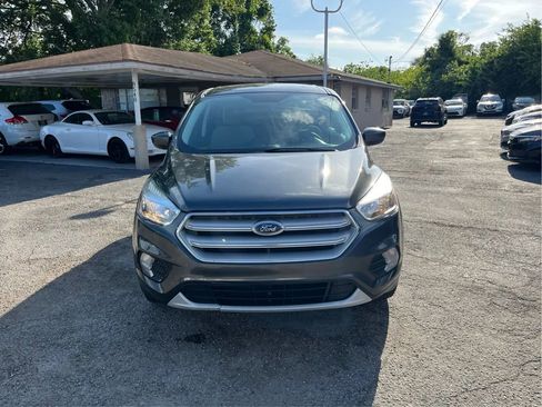 Used 2019 Ford Escape SE image 2