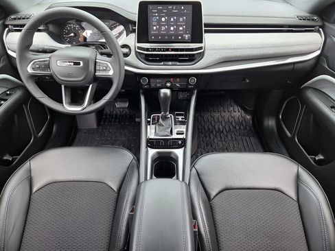 Used 2025 Jeep Compass Latitude AWD/4WD image 22