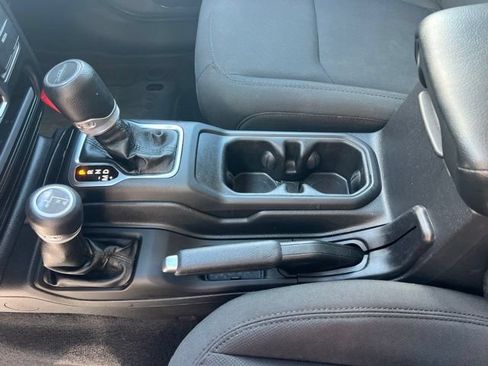 Used 2022 Jeep Gladiator Sport AWD/4WD image 17