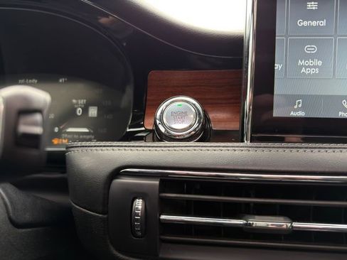 Used 2022 Lincoln Corsair Reserve image 29