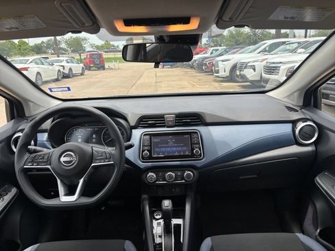 Used 2025 Nissan Versa SV FWD image 31