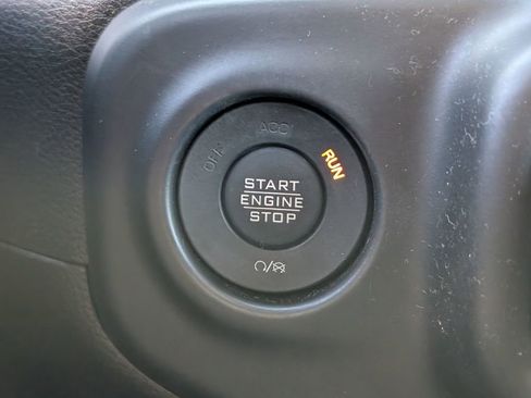 Used 2022 Jeep Gladiator Willys image 17