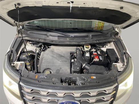 Used 2016 Ford Explorer XLT AWD/4WD image 28