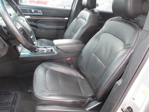 Used 2016 Ford Explorer Limited w/ Equipment Group 301A AWD/4WD image 13