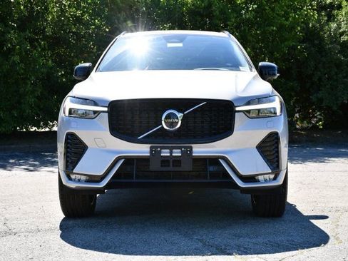 Certified 2025 Volvo XC60 B5 Plus AWD/4WD image 2