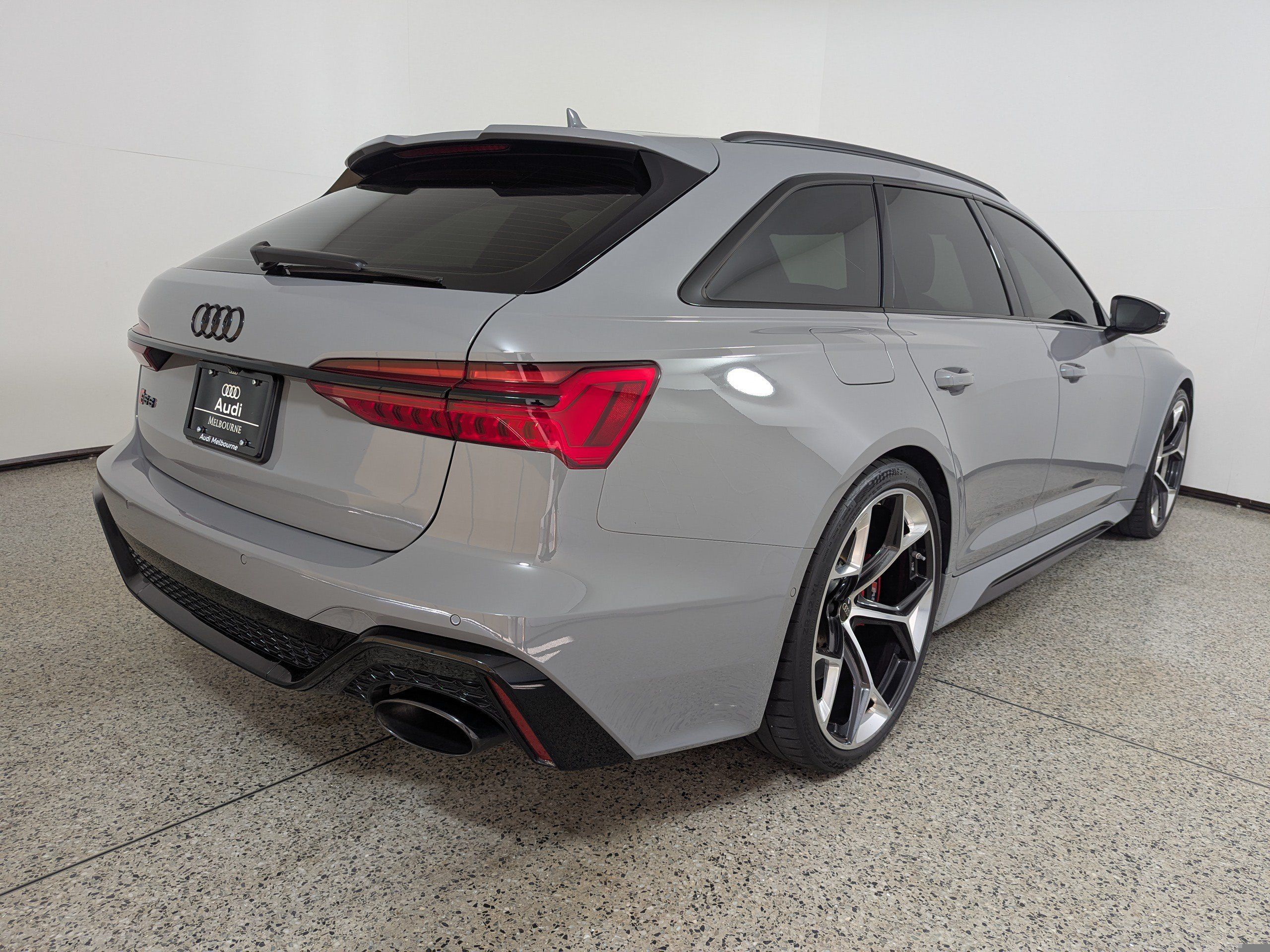 Certified 2025 Audi RS 6 performance w/ Black Optic Package AWD/4WD image 6