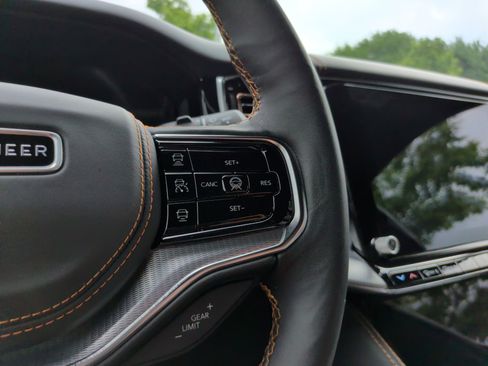 Used 2023 Jeep Grand Wagoneer Series III image 23