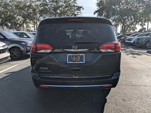 Used 2020 Chrysler Pacifica Touring-L Plus image 5