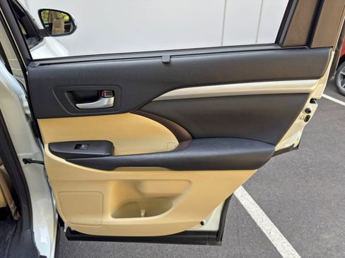 Used 2018 Toyota Highlander XLE FWD image 44