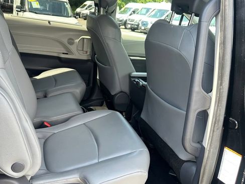 Used 2021 Toyota Sienna XLE w/ XLE Plus Package FWD image 33