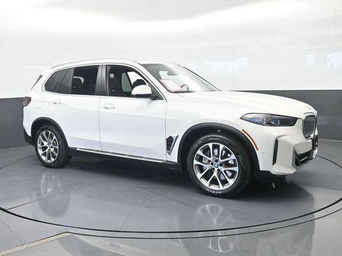 Used 2025 BMW X5 xDrive50e AWD/4WD image 8