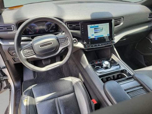 Used 2024 Jeep Wagoneer L Series II w/ Flexible Seating Group AWD/4WD image 18