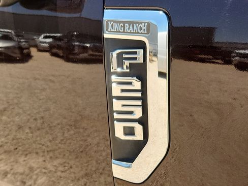 Used 2018 Ford F250 King Ranch w/ King Ranch Ultimate Package AWD/4WD image 8