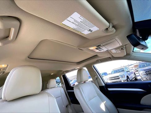 Used 2018 Toyota Highlander XLE image 13