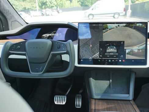 Used 2023 Tesla Model X AWD/4WD image 17