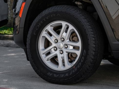 Used 2022 Jeep Grand Cherokee Laredo w/ Luxury Tech Group I image 65