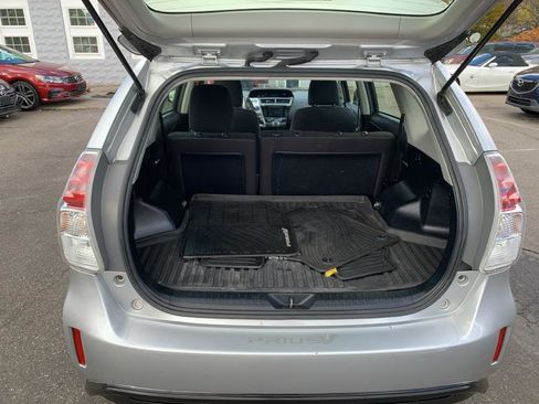 Used 2016 Toyota Prius V Five image 18