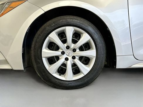 Used 2020 Toyota Corolla LE FWD image 34