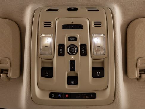 Used 2024 GMC Yukon XL Denali w/ Advanced Technology Package image 29