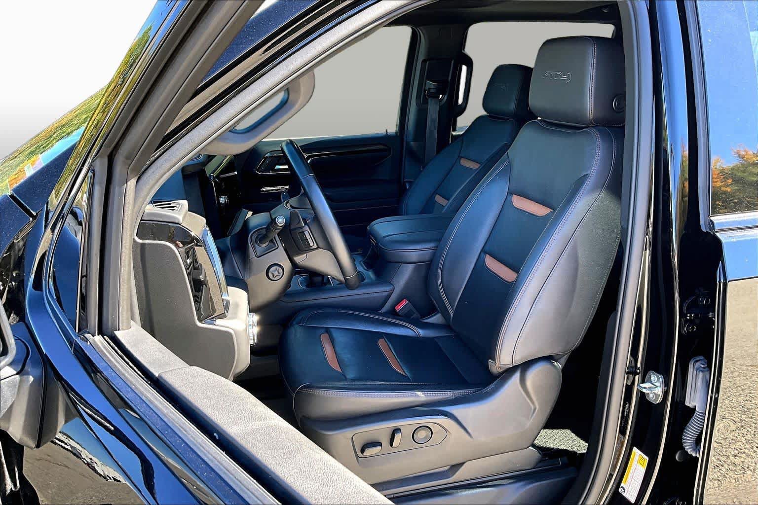 Used 2023 GMC Sierra 1500 AT4 w/ AT4 Premium Package AWD/4WD image 9