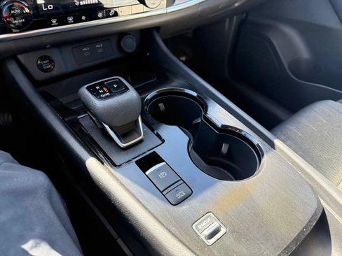 Certified 2025 Nissan Rogue SV FWD image 20