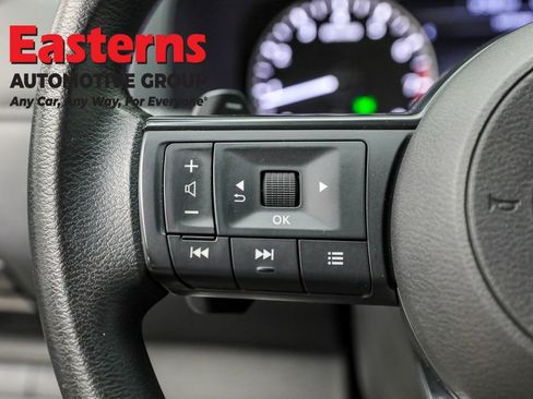 Used 2024 Nissan Pathfinder S image 15