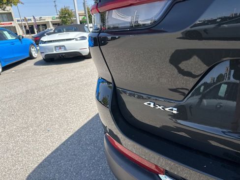 Used 2023 Jeep Grand Cherokee L Limited w/ Luxury Tech Group II image 6