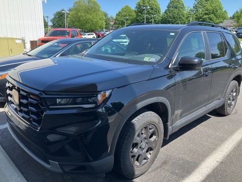 Used 2023 Honda Pilot TrailSport image 2