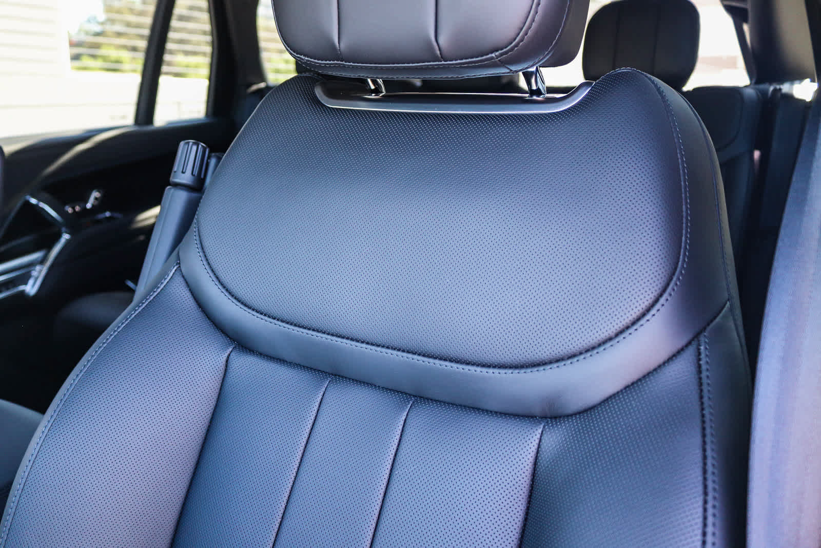 New 2026 Land Rover Range Rover Long Wheelbase SE AWD/4WD image 26