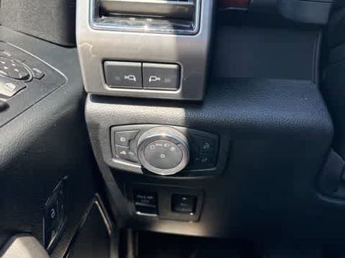 Used 2020 Ford F150 Platinum w/ Equipment Group 701A Luxury image 17