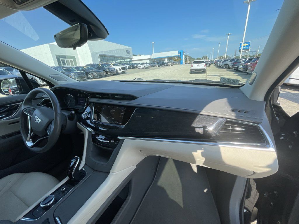 Used 2023 Cadillac XT6 Premium Luxury w/ Technology Package FWD image 29