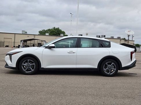 Used 2025 Kia K4 LXS image 8