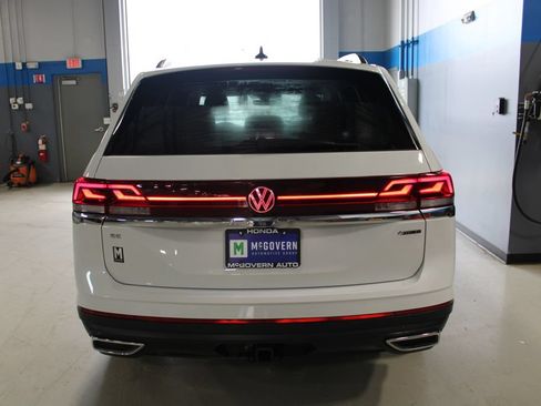 Used 2025 Volkswagen Atlas SE AWD/4WD image 24